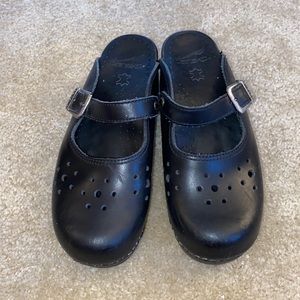Womens Dansko Black Size 6 Slip-On Clog Shoes